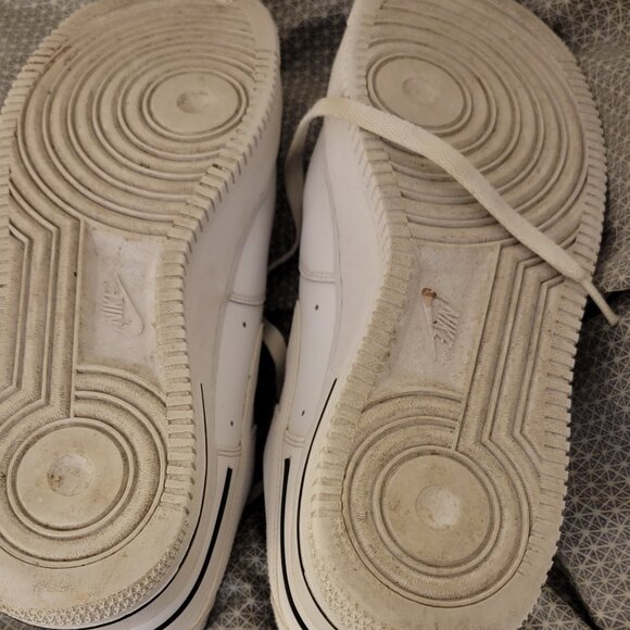 Sneakers - Picture 1 of 5